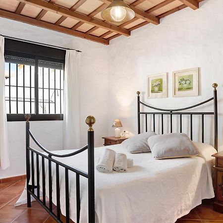 Apartamento Marta โกนิล เด ลาฟรอนเตรา ภายนอก รูปภาพ